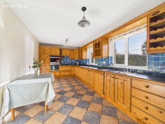 11 Castle Court, Waterford Road, Carrickbeg, Carrickbeg, Co. Tipperary - Image 4