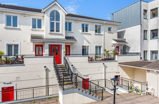 24 Saint Helen's Court, George's Street Lower, Dun Laoghaire, Co Dublin, Dun Laoghaire, Co. Dublin - Click to view photos