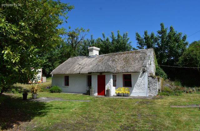 Thatched Cottage, Roveagh, Kilcolgan, Co. Galway - Click to view photos