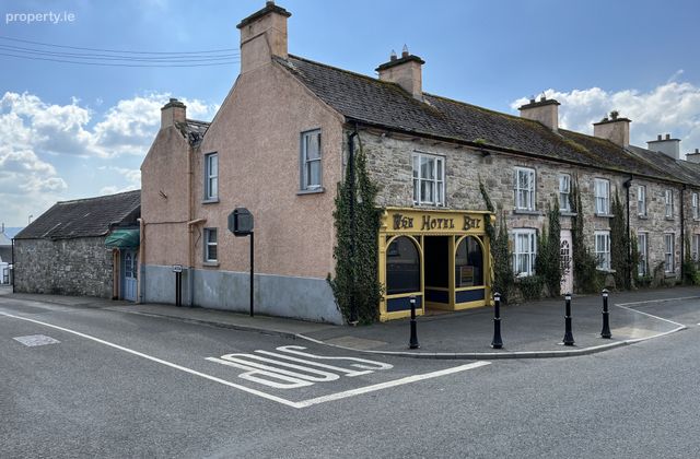 The Mountshannon Hotel, Main Street, Mountshannon, Co. Clare - Click to view photos