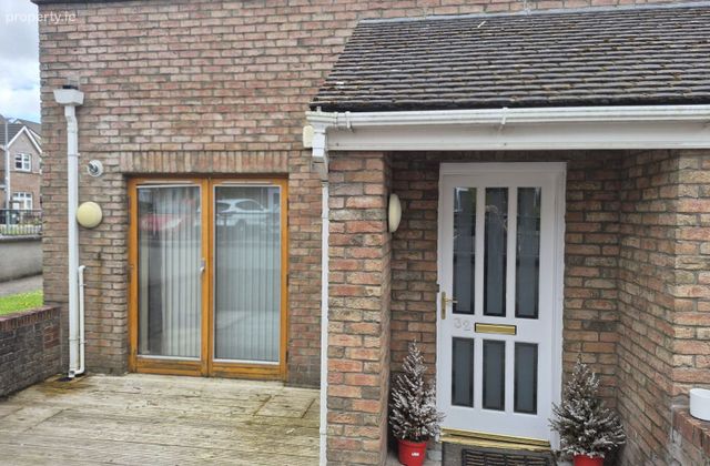 32 Latchford Close, Castaheany, Ongar, Dublin 15 - Click to view photos
