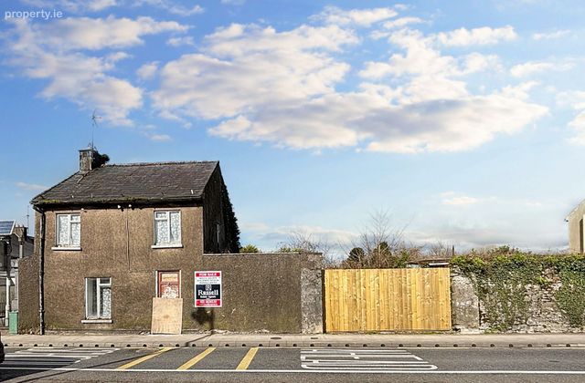 Castlemartyr, Castlemartyr, Co. Cork - Click to view photos
