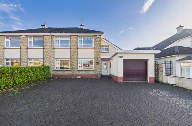 Le Cala, 16 Halldene Gardens, Bishopstown, Co. Cork - Click to view photos