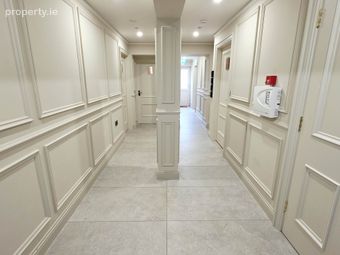 19 On The Green - Oak Suite, 19 Main Street, Belcoo, Enniskillen, Co. Fermanagh, Enniskillen, Co. Fermanagh - Image 3
