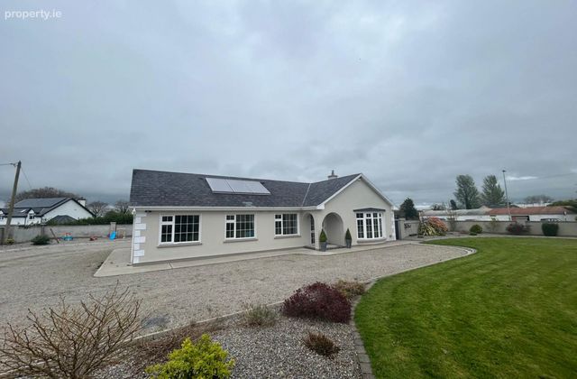 Banogue, Banogue Cross, Croom, Co. Limerick, Croom, Co. Limerick - Click to view photos