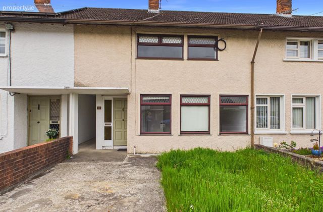 22 Pearse Park, Dundalk, Co. Louth - Click to view photos