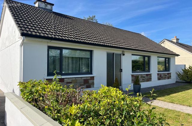 Ashburton Grove, Ballaghaderreen, Roscommon, Ballaghaderreen, Co. Roscommon - Click to view photos