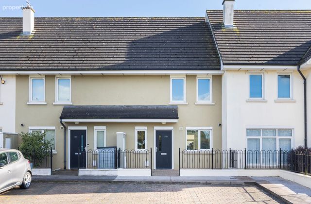 219 Maple Woods, Ballinacurra, Midleton, Co. Cork - Click to view photos