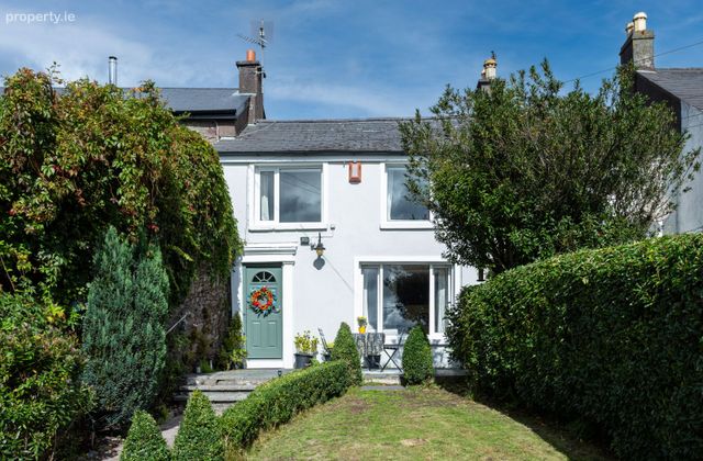 10 Salmon View Terrace, Sundays Well Avenue, Sunday's Well, Co. Cork - Click to view photos