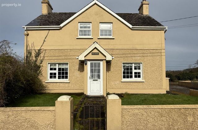 Cross Residence, Creggan, Ballaghaderreen, Roscommon, Ballaghaderreen, Co. Roscommon - Click to view photos