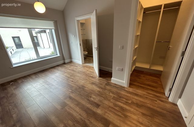 Del Aguila Place, Kinsale, Co. Cork - Click to view photos