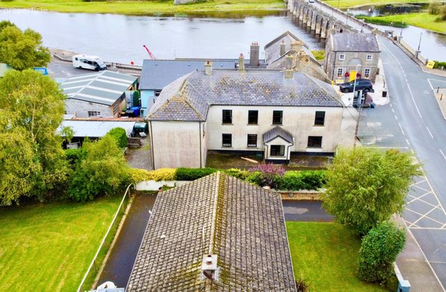 Shannonbridge, Co Offaly, Shannonbridge, Co. Offaly - Click to view photos