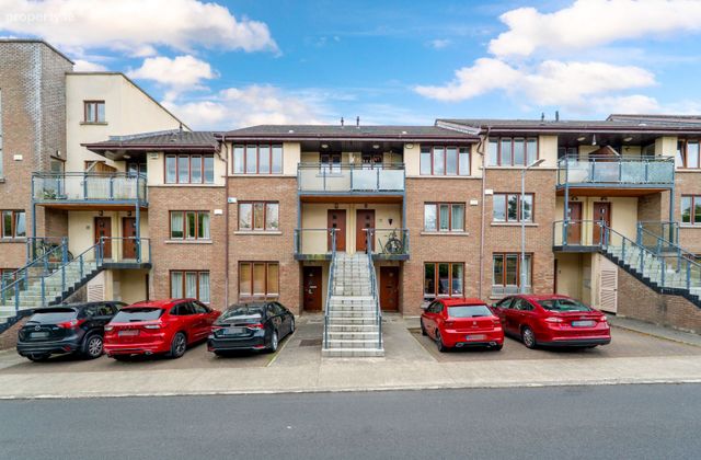 28 Belarmine Vale, Stepaside, Dublin 18 - Click to view photos