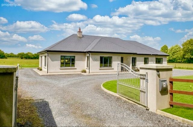 Yellowbog Common, Kilcullen, Co. Kildare - Click to view photos
