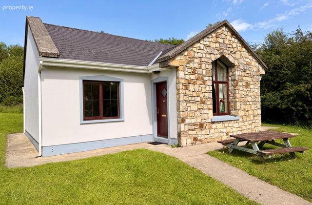 8 Lake Side Cottages, Drumcong, Keshcarrigan, Co. Leitrim - Click to view photos