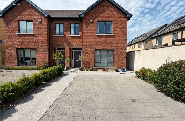 28 Maydenhayes Crescent, Donacarney, Donacarney, Co. Meath - Click to view photos