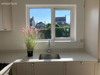 4 Castle Court, Thurles, Thurles, Co. Tipperary - Image 4