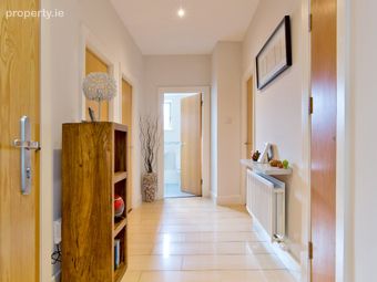 136 The Oval, Tullyvale, Cabinteely, Dublin 18, Cabinteely, Dublin 18 - Image 2