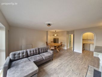 93 White Oaks, Roebuck Road, Goatstown, Dublin 14 - Image 2
