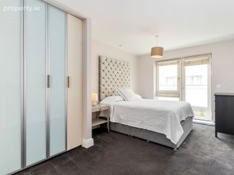 Apartment, Shrewsbury Square, Sandymount, Dublin 4 - Image 5