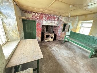 Ref 1202 - Old Farmhouse, Doory, Portmagee, Co. Kerry - Image 4