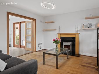 68 Hunters Walk, Hunterswood, Ballycullen, Dublin 24 - Image 2