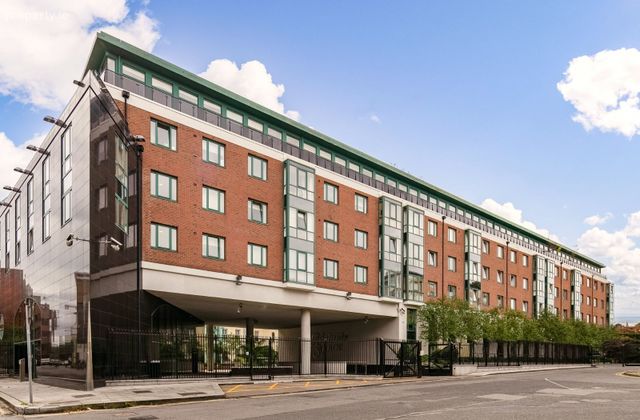 Penthouse, 132 Adelaide Square, Whitefriar Street, Dublin 8, Dublin 8 - Click to view photos