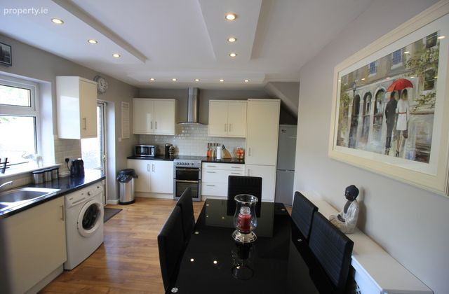 29 Sandown Crescent, Wilton, Co. Cork - Click to view photos
