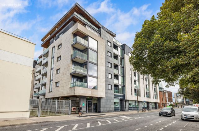 Apartment 410, Shelbourne Plaza, Hanover Quay, Dublin 2 - Click to view photos