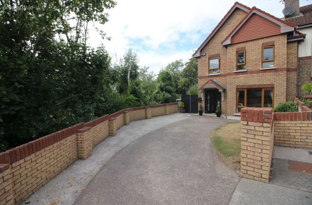 25 Ryecroft, Maryborough Woods, Douglas, Co. Cork - Click to view photos