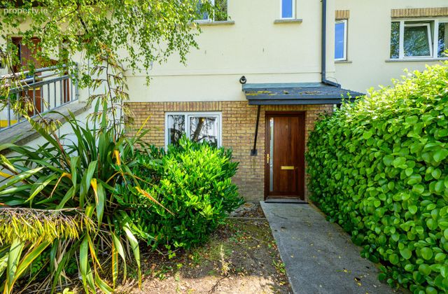 8 Cluain Cairn, Station Road, Carrigtwohill, Co. Cork - Click to view photos