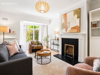 12 Glencairn Grove, The Gallops, Leopardstown, Dublin 18 - Image 2