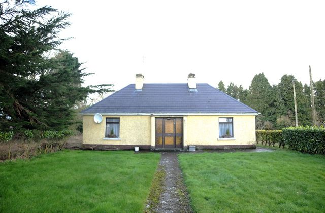 Clogharoasty, Loughrea, Co. Galway - Click to view photos