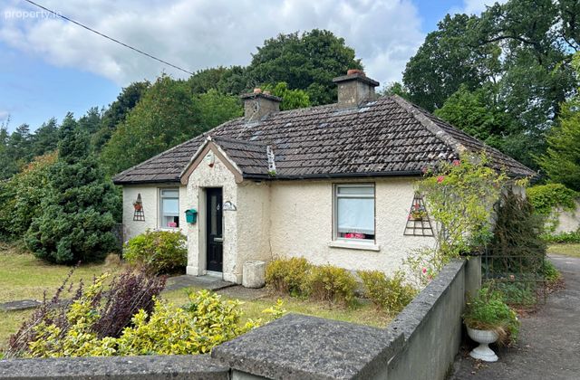 Woodend Cottage, Blessington, Co. Wicklow - Click to view photos