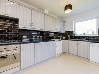 16 Luttrellstown Way, Dublin 15, Castleknock, Dublin 15 - Image 2
