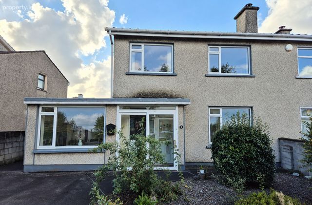 81 Meadowlands Estate, Oakpark, Tralee, Co. Kerry - Click to view photos