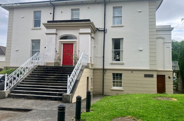 Apartment 5, Stradbrook Hall Apartments, Stradbroo, Monkstown, Co. Dublin - Click to view photos