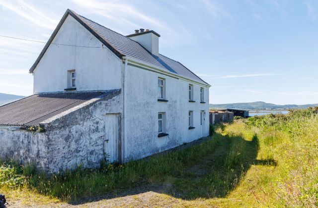 Reenard South, Caherciveen, Cahersiveen, Co. Kerry - Click to view photos