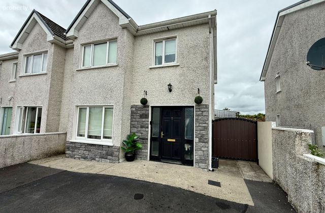 7 The Old Racecourse, Ballyhaunis, Ballyhaunis, Co. Mayo - Click to view photos