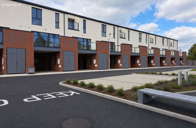 2 Cearbhall Court, Naas, Naas, Co. Kildare - Click to view photos