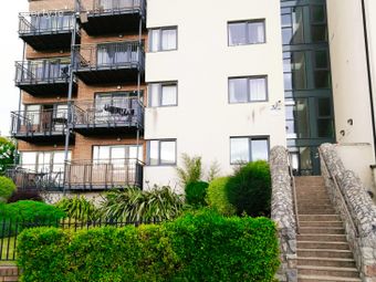 38 The Crescent, Carrickmines Manor, Carrickmines, Dublin 18
