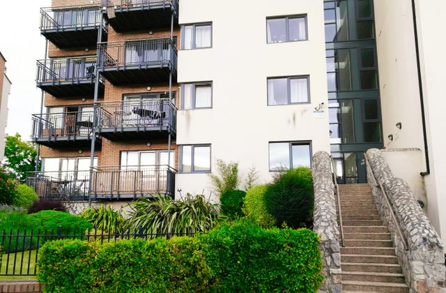 The Crescent, Carrickmines Manor, Carrickmines, Dublin 18 - Click to view photos