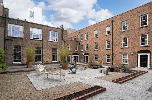 Apartment 19, Ely Mews, Roger's Lane, Dublin 2 - Click to view photos