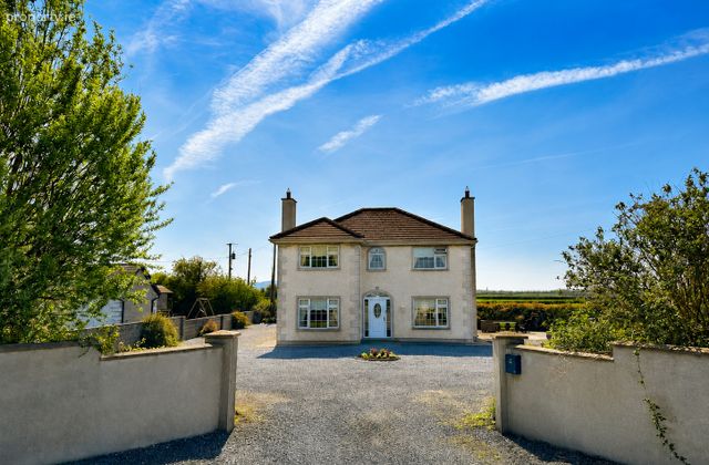 Newtown, Bennettsbridge, Co. Kilkenny, Bennettsbridge, Co. Kilkenny - Click to view photos