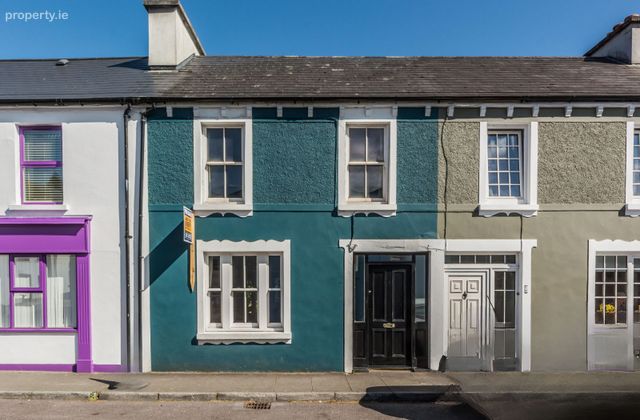 23 Glengarriff Road, Bantry, Co. Cork - Click to view photos
