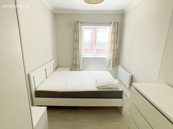 Apartment 11, College Close, Dublin 2 - Image 5