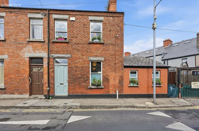 19 Saint David's Terrace, Blackhorse Avenue, Stoneybatter, Dublin 7 - Click to view photos