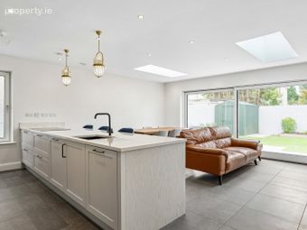 2 Canonbrook Court, Lucan, Co Dublin, Lucan, Co. Dublin - Image 2