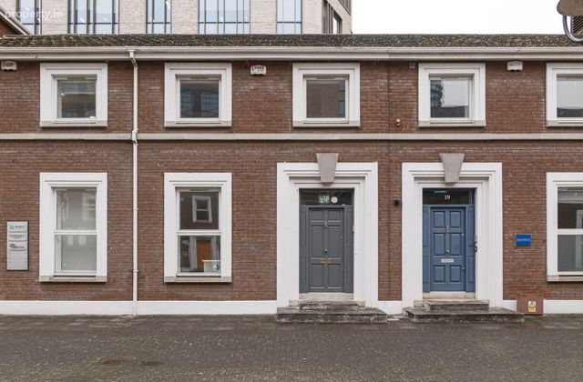18 Clanwilliam Square, Clanwilliam Quater, Grand Canal Dock, Dublin 2 - Click to view photos