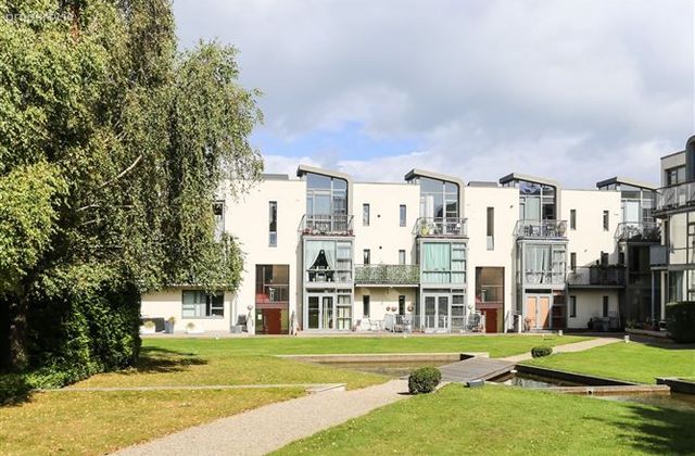 Eaglewood, Rochestown Avenue, Dun Laoghaire, Co. Dublin - Click to view photos
